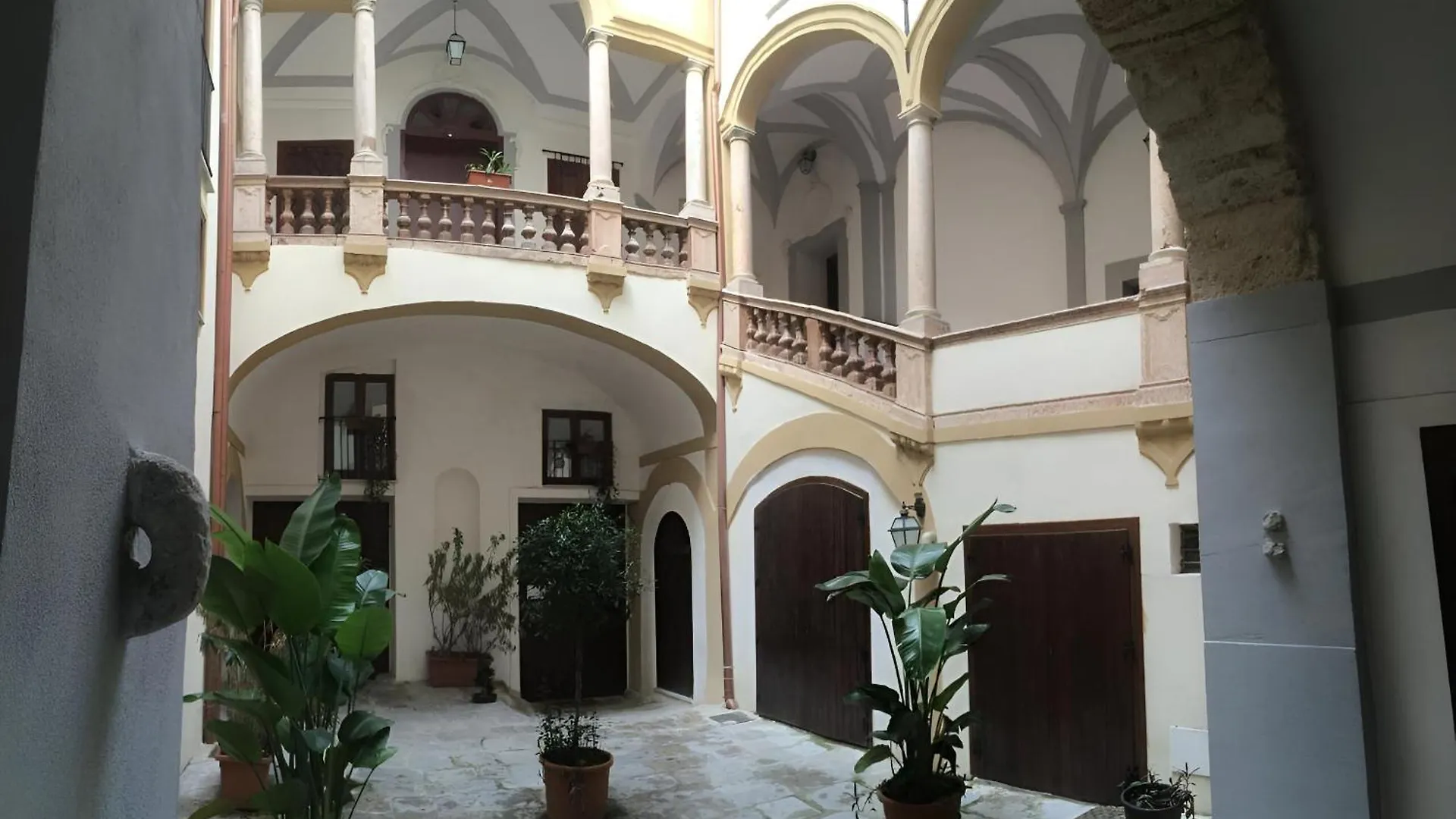 Appartamento Dell'Alloro Palermo Italy